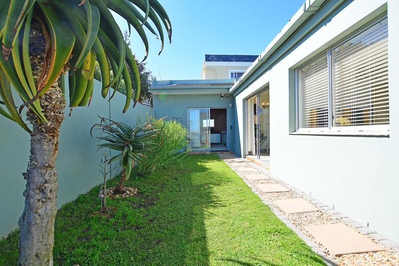 4 Bedroom Property for Sale in Bloubergstrand Western Cape